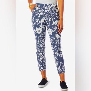 Marla Wynne Muted Blue Floral Women's Cropped Pants